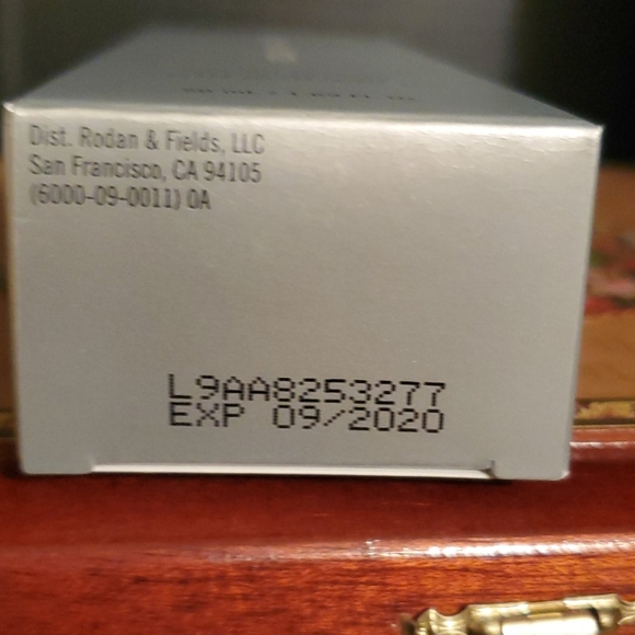 Rodan and Fields Radiant Defense SPF 30-Shell - Picture 4 of 5